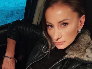 Live kink sex show DomDesired